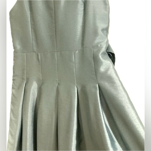 Jones wear cocktail dress. Satiny teal fabric. Size 16 runs small. NWOT. - Picture 2 of 6